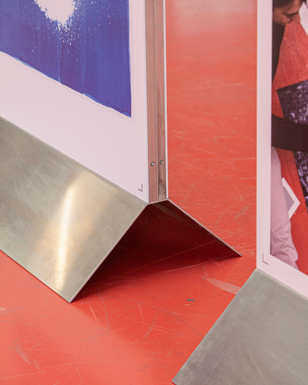 3 Structure muséographique itinérante de l'exposition Recherche sans filtre à la Sorbonne. ©JULIEN LELIEVRE